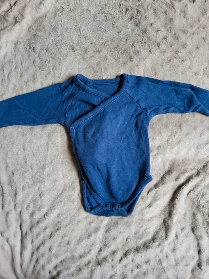 Lot de 7 bodies 3 mois. - photo numéro 4