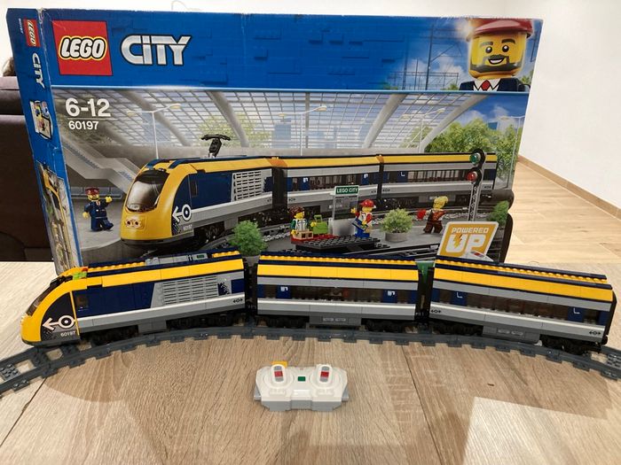 Lego 60197 le train passagers télécommandé - photo numéro 2