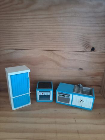 Playmobil cuisine bleu et blanche frigo gazinière évier lave vaisselle