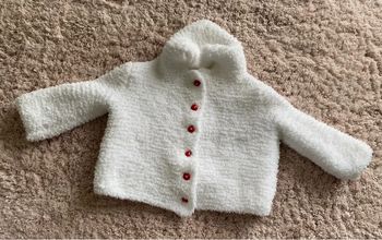 Gilet en laine toux doux fait main taille environ 6 mois