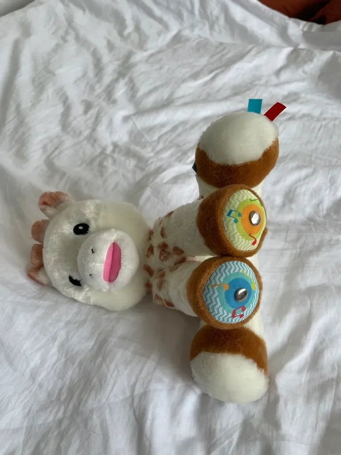 Peluche Sophie La Girafe touch and music Neuve - photo numéro 3
