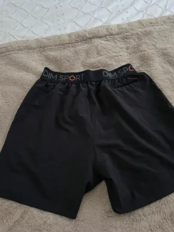 Short dim neuf taille 12/13 ans