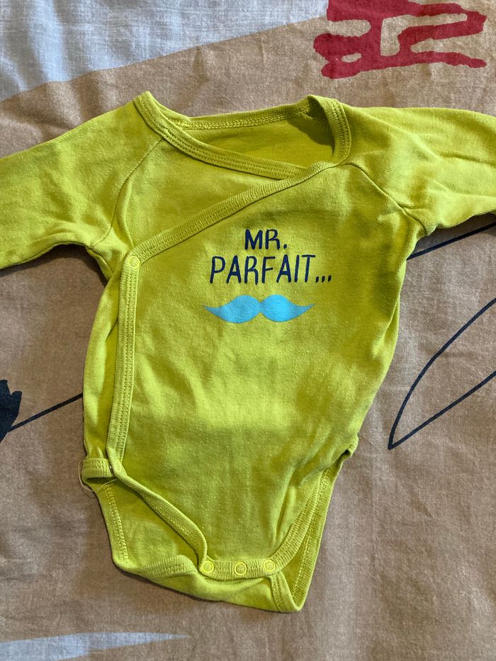 Lot 4 bodies manches longues taille 6 mois - photo numéro 3