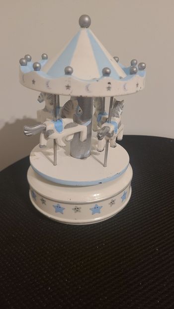 CARROUSEL MUSICAL PETIT modèle EN BOIS ET PLASTIQUE