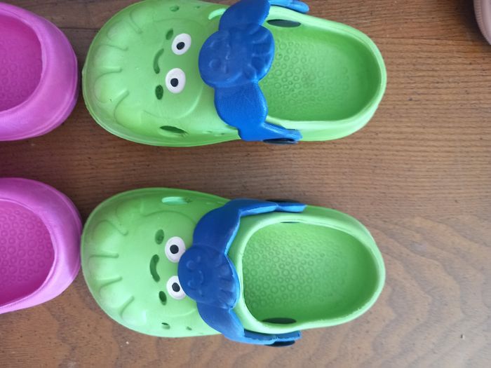 Lot 2 paires de crocs - photo numéro 3