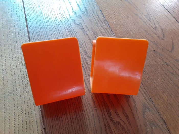 🎀 Lot de 2 chaises orange Barbie vintage - photo numéro 3