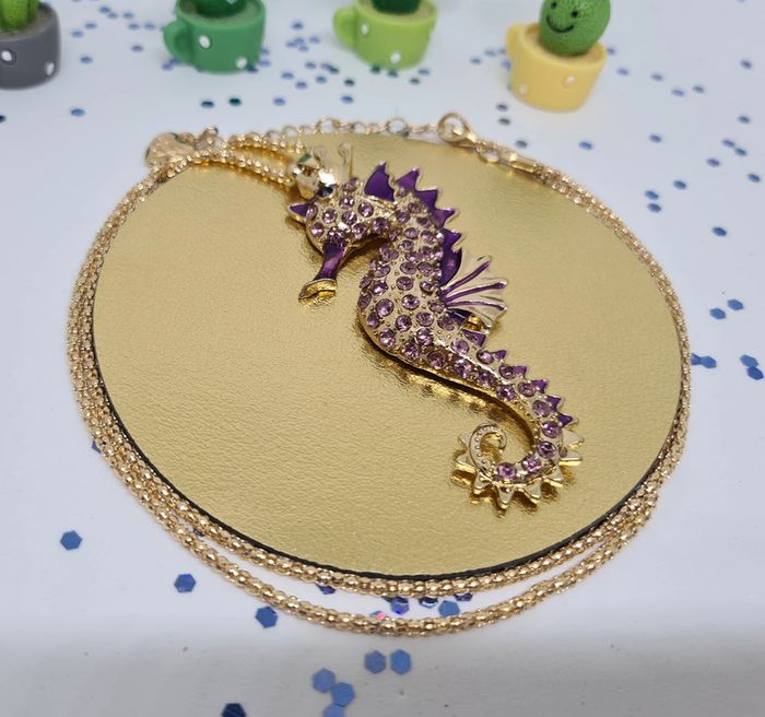 Collier doré hippocampe violet - photo numéro 2