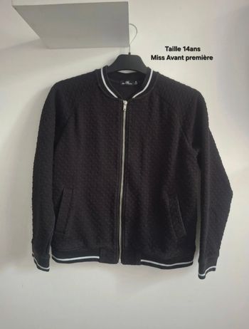 Gilet zippé taille 14ans 🖤