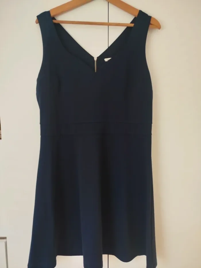 Robe bleue marine taille 42 neuve