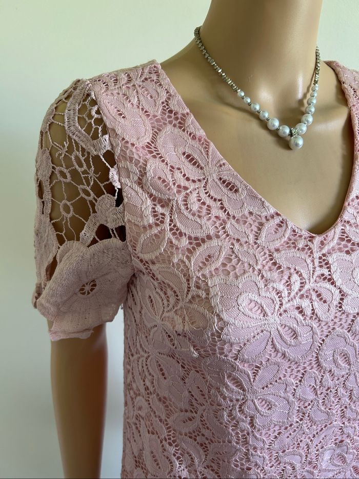 Robe rose en dentelle Mela London taille européenne 36 jamais portée - photo numéro 4