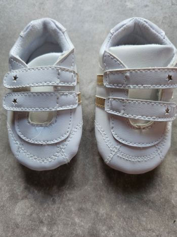 Chaussures baskets bébé neuves 6-12 mois