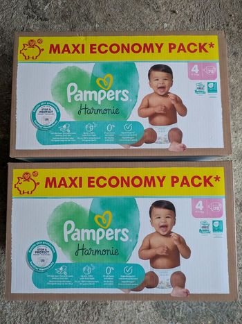 Lot de deux cartons de couches Pampers Harmonie taille 4