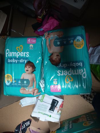Couches pampers taille 3 