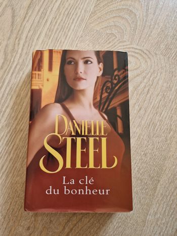 Livre Danielle Steel " La clé du bonheur "