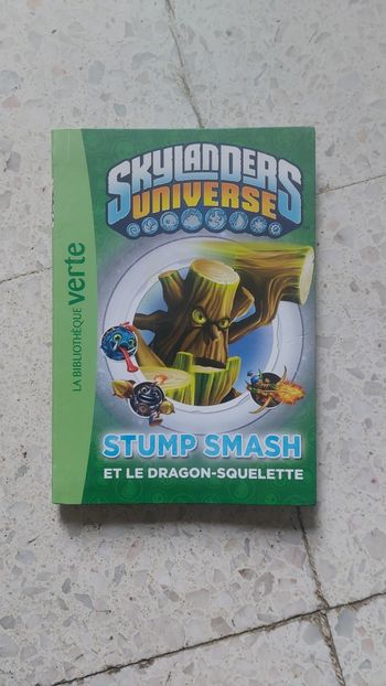 Livre Skylanders universe