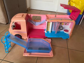 Camping car transformable Barbie 