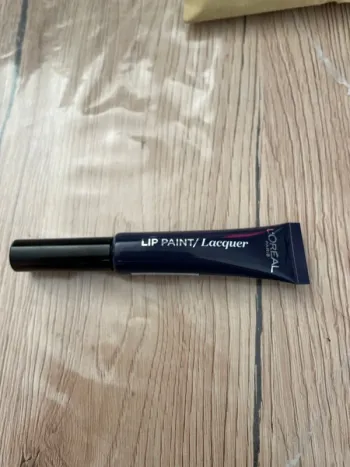 Rouge à lèvres bleu, marine n°8