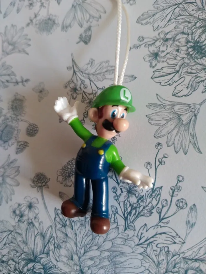 Super Mario Bros Luigi figurine strap