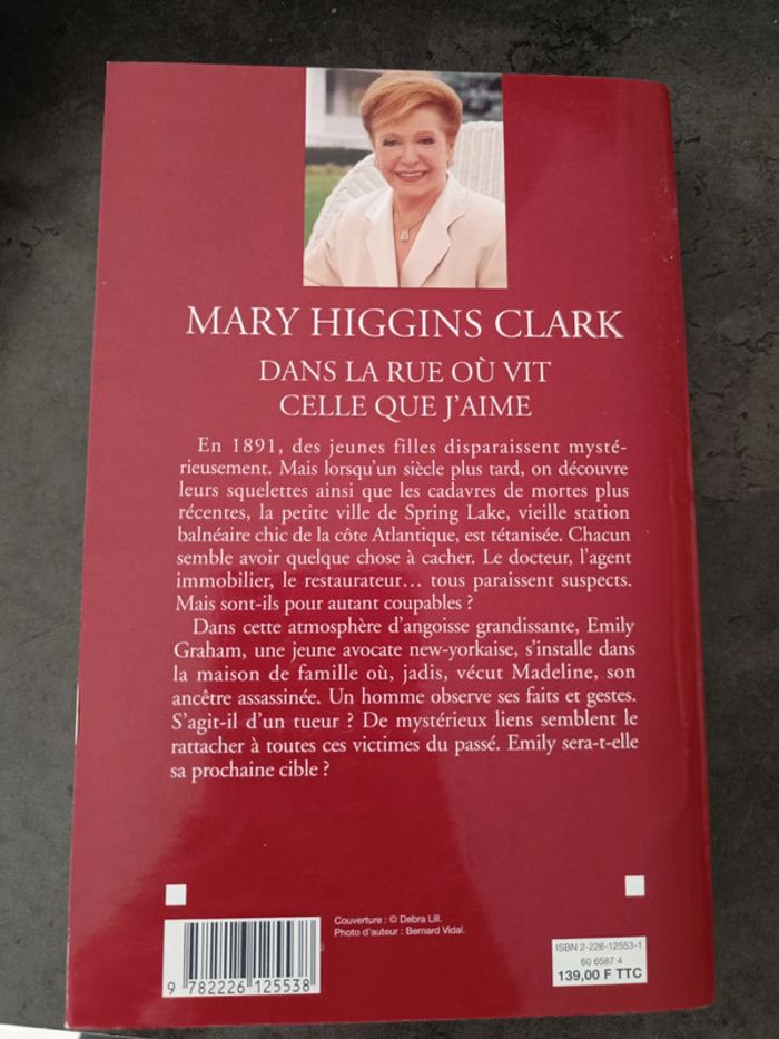 Dans la rue où vit celle que j'aime - Mary Higgins Clark - photo numéro 2