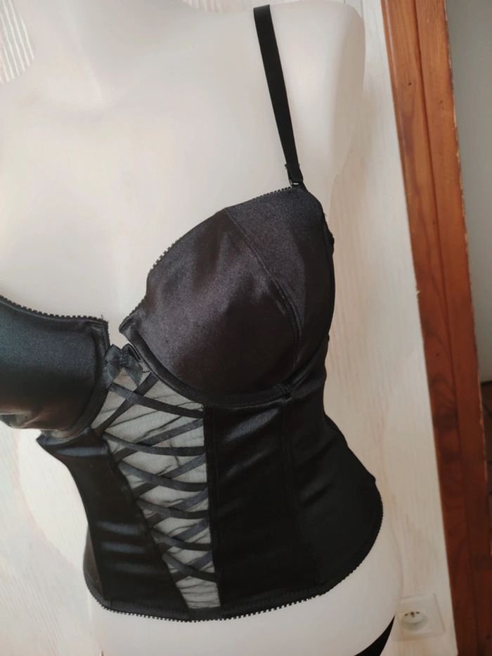 Corset sexy satiné et dentelle - photo numéro 3