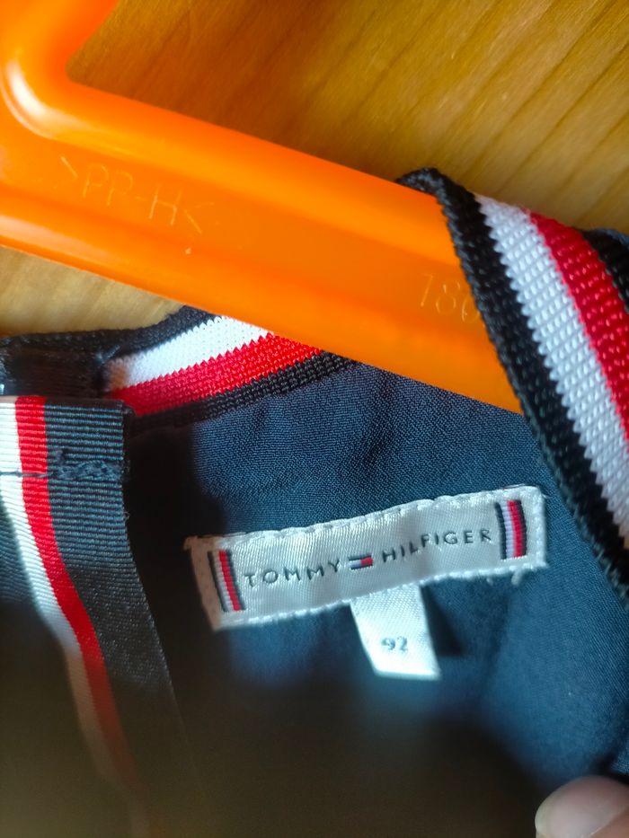 Très belle robe Tommy Hilfiger 3 ans - photo numéro 4