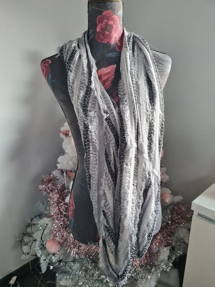 Jolie chèche argentée