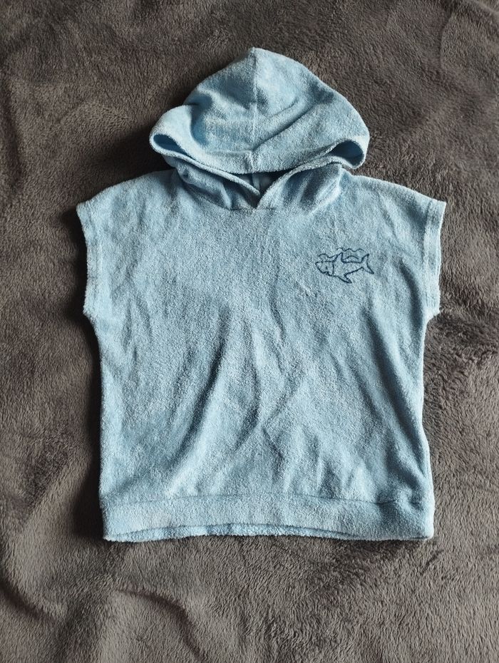 T.shirt capuche éponge 🦈 18/24 mois