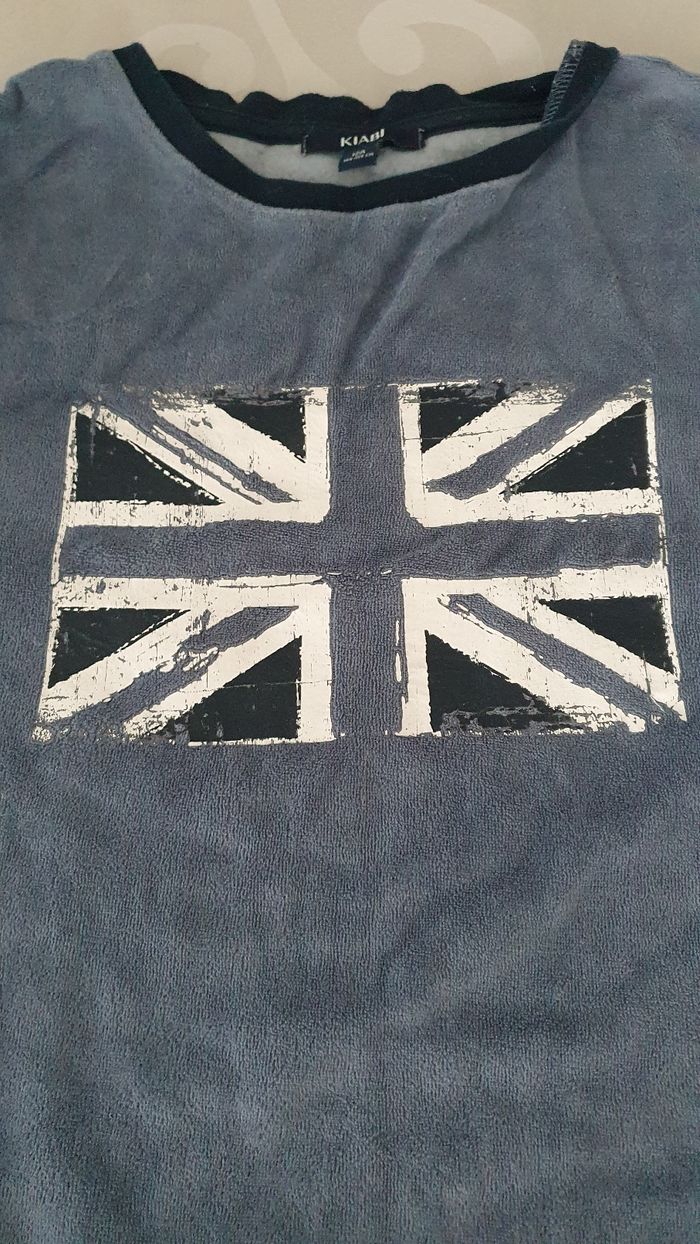 A donner dans un lot : haut de pyjama en 12 ans - photo numéro 4