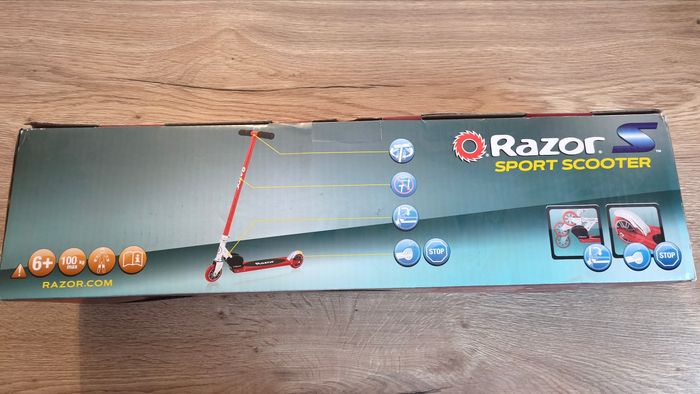 Trottinette rouge - razor - 6 ans - NEUF - photo numéro 2