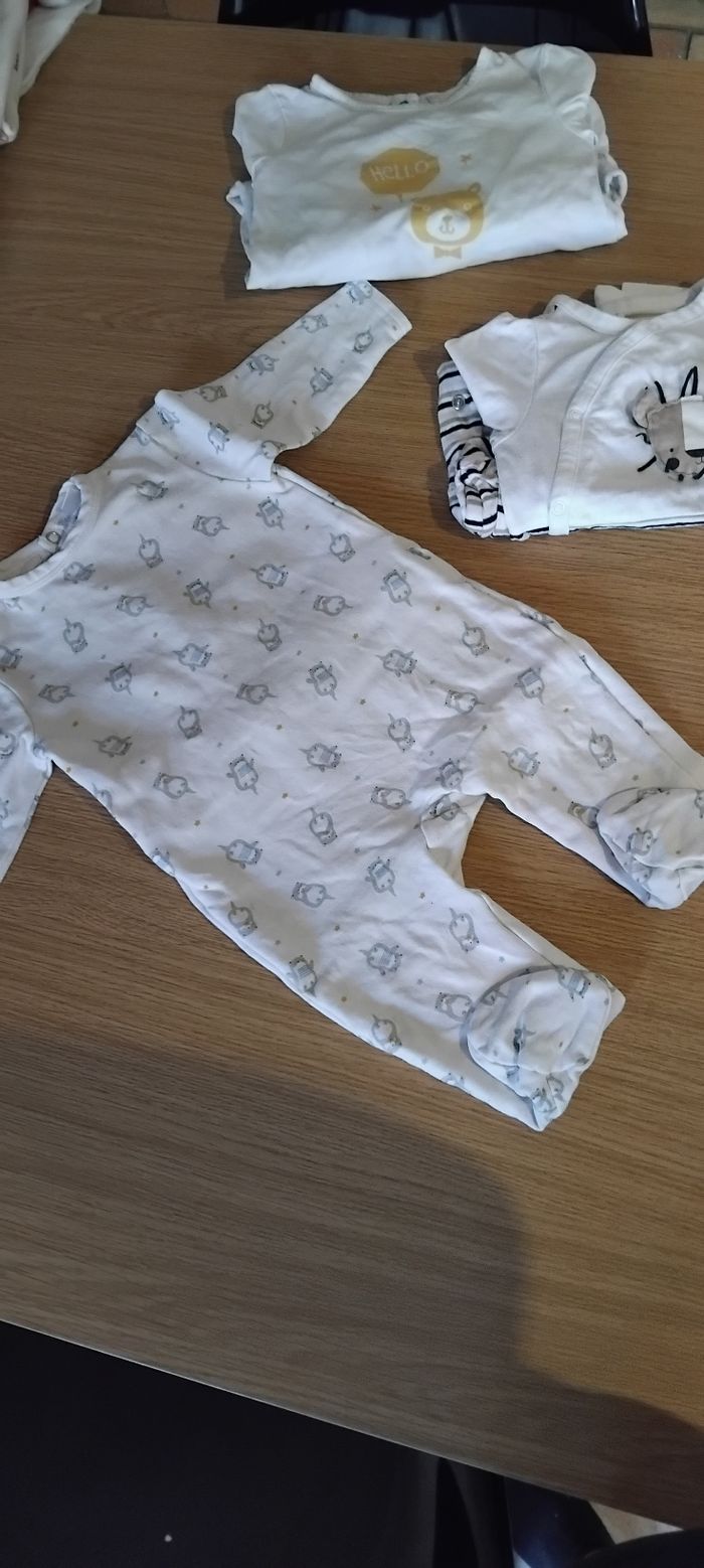 Lot pyjamas fin 9 mois - photo numéro 2