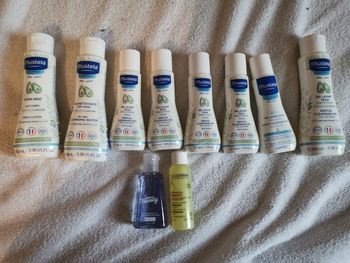 Lot soins Mustela neuf