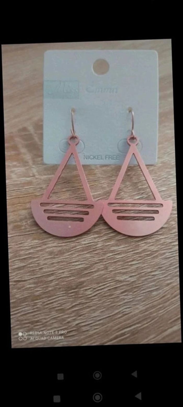 Boucles  d'oreilles  balances  rosé - photo numéro 2