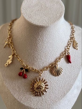 Collier à breloques 