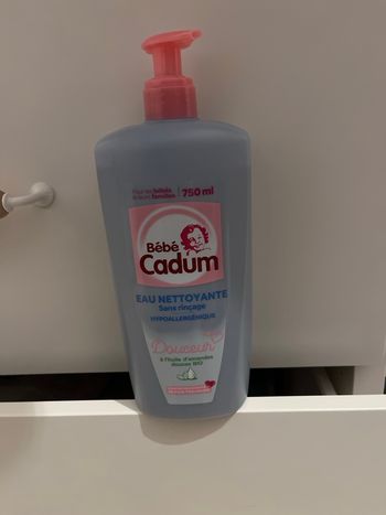 Eau nettoyante neuve