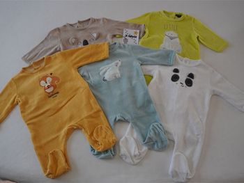Lot de 5 Pyjamas velours brodés fantaisies Kiabi Taille : 3 mois