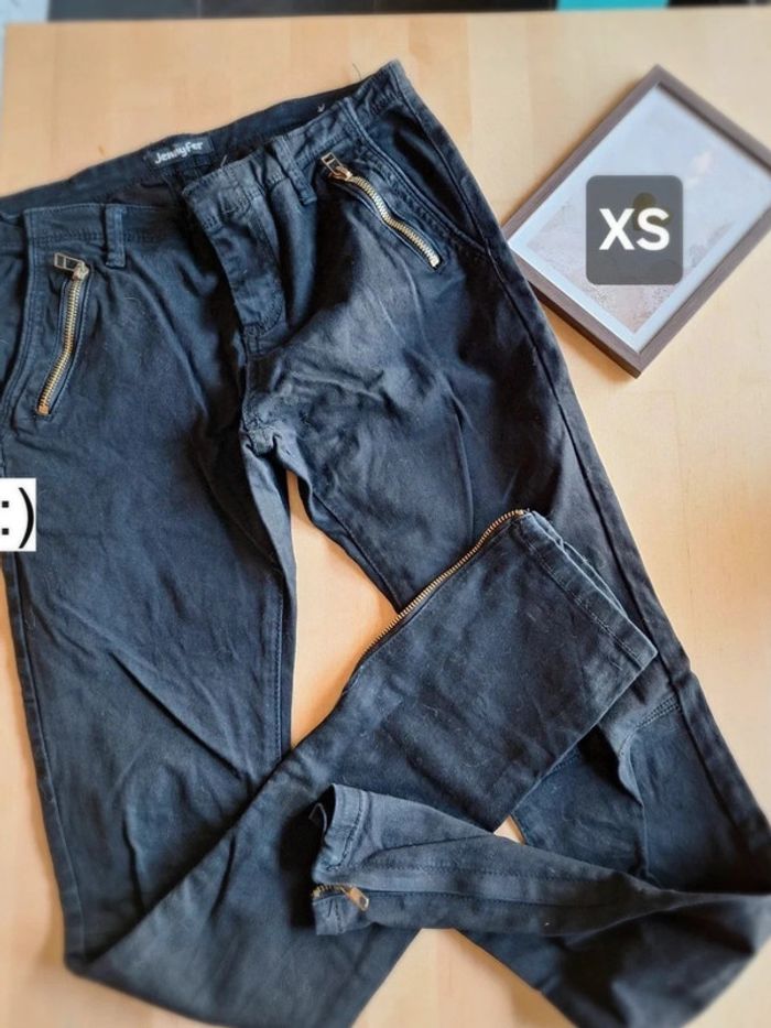 Jean pour femme taille XS Marque Jennyfer très bon état