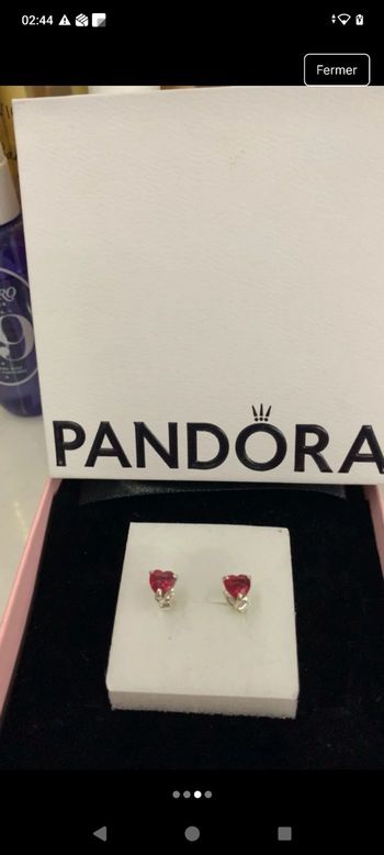 Boucle d'oreille Pandora neuve