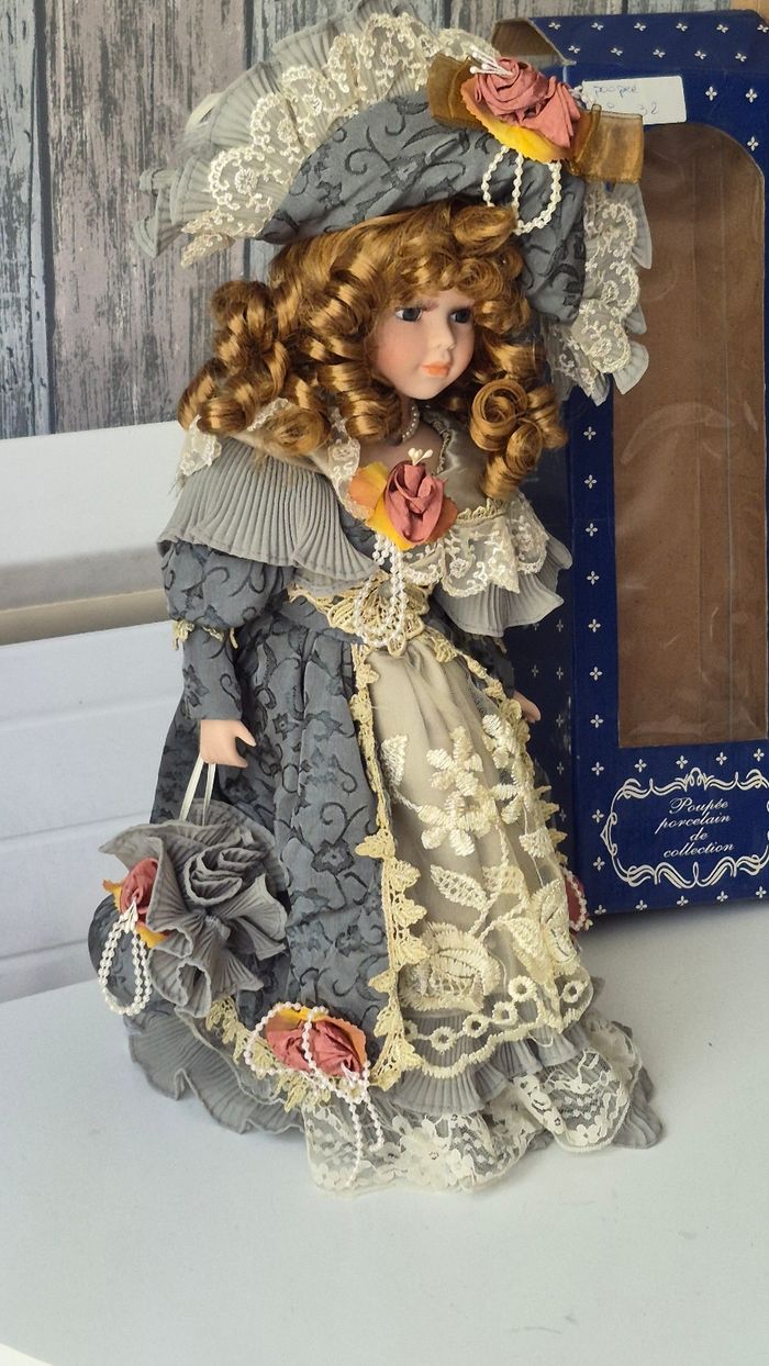 ✨ Poupée en porcelaine de collection – “Marquise Annie” - photo numéro 1