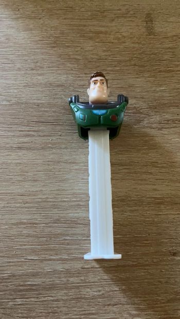 Pez buzz l éclair
