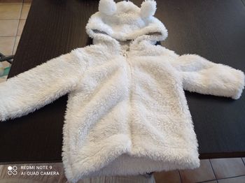 gilet a capuche mixte 1-3 mois très bonne état