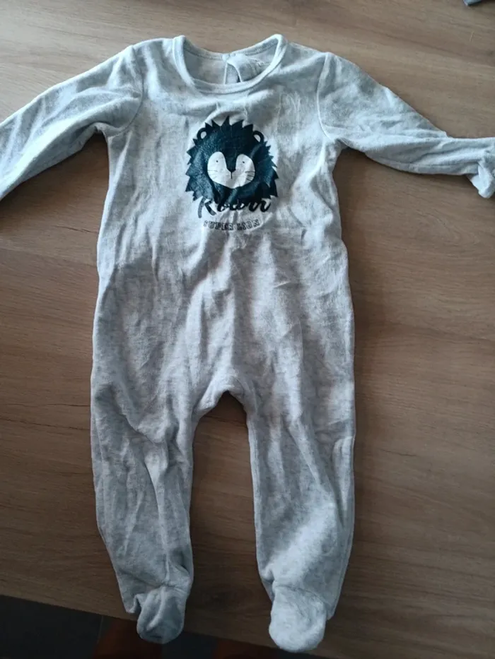 Pyjama une piece 18mois