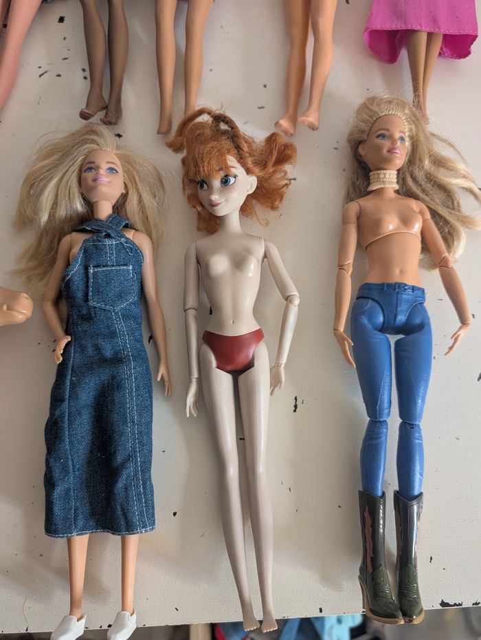Lot Barbie poupées et accessoires - photo numéro 5
