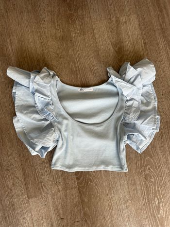 Crop top Zara bleu clair à volants – Taille S (36) – Très bon état