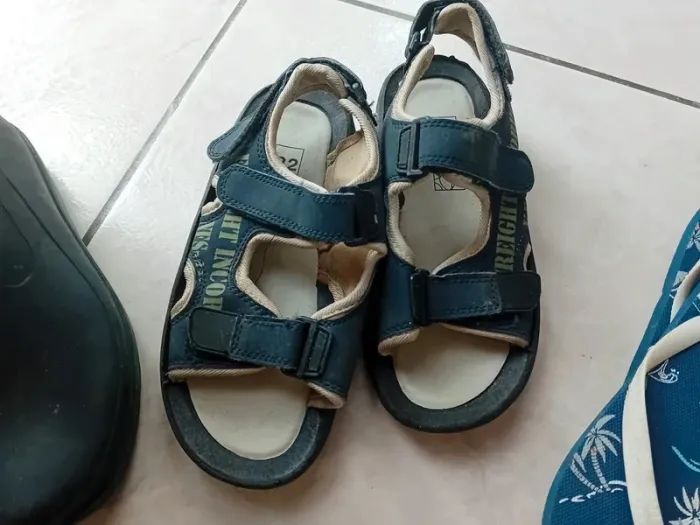 Lot 4 paires chaussures sandales tong garçon 32 - photo numéro 3