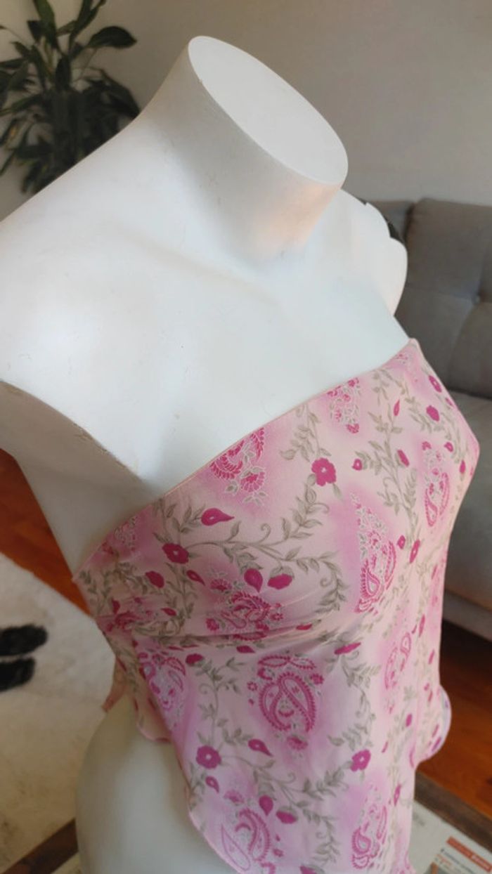 Très jolie tape bustier dos nu à nouer dans le dos couleur rose motif fleur très léger et féminin - photo numéro 4