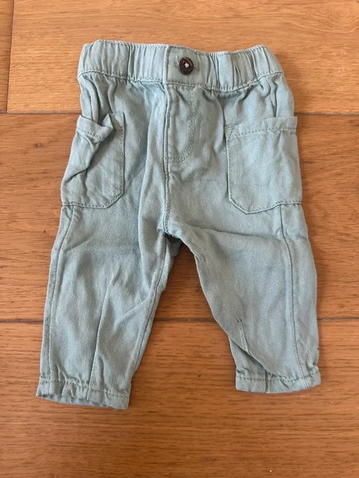Ensemble bébé 3 mois – Haut “Capitaine bisous” + pantalon vert – Très bon état - photo numéro 4