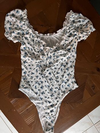 Bodie femme décolleté