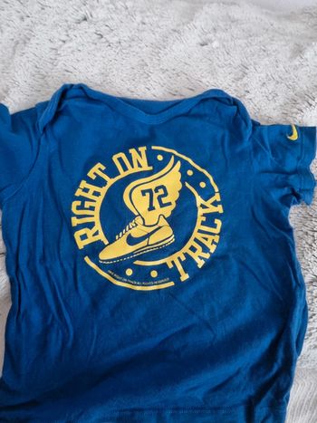 Tee shirt bleu nike 9 a 12 mois
