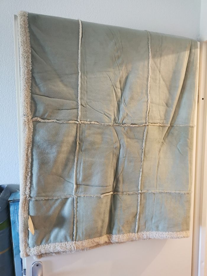 Couvre-lit neuf effets daim et laine de mouton - photo numéro 2