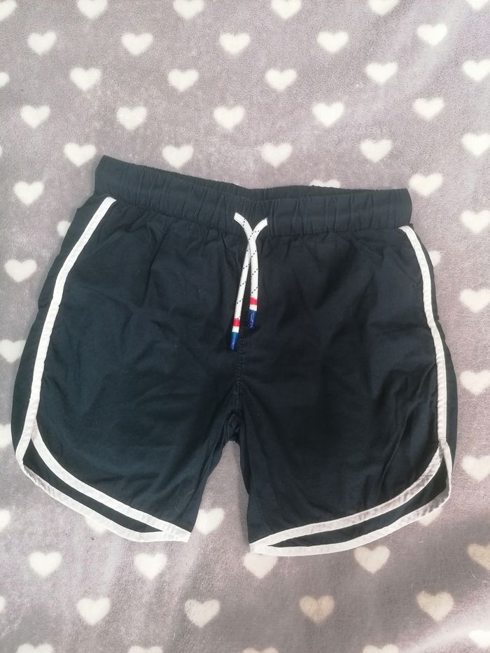 Short garçon 💙🤍❤️ Kiabi 9 ans